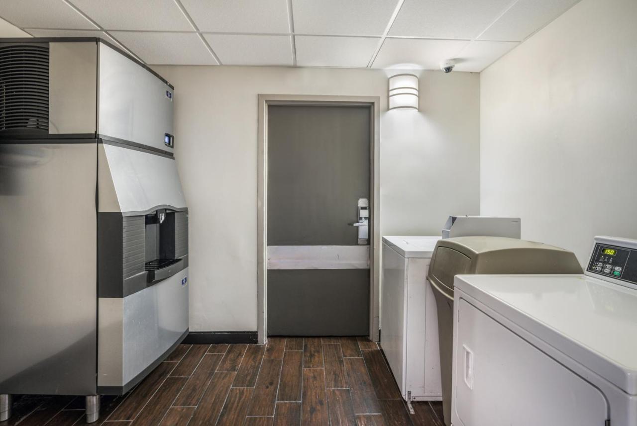 Red Roof Plus+ Boston - Woburn/ Burlington 3*