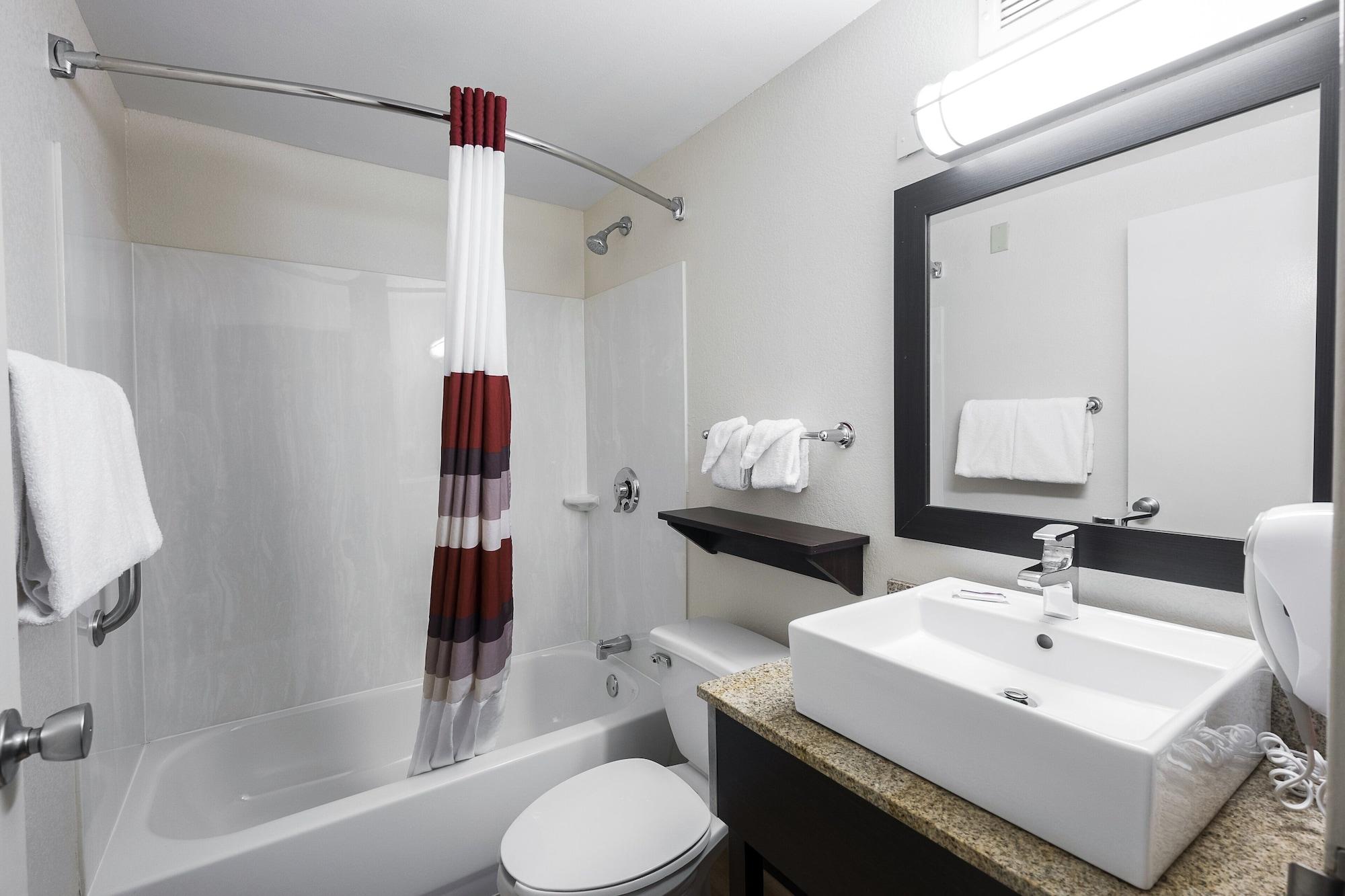 Hotel Red Roof Plus+ Boston - Woburn/ Burlington Woburn